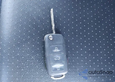 2010 Volkswagen New Beetle 2.5L z USA, uszkodzony, nr VIN 3VWRG3AL1AM003854